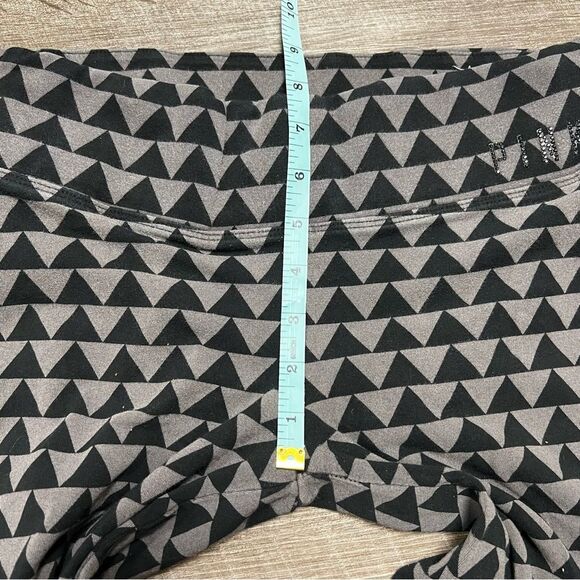 Pink Victoria’s Secret Grey Black Triangle Leggings Size Small - Picture 7 of 8